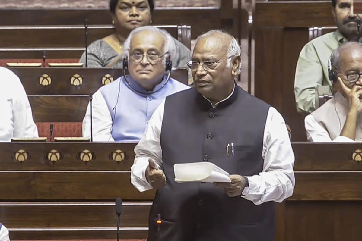 पीएम मोदी पर टिप्पणी कर घिरे मल्लिकार्जुन खड़गे राज्यसभा की प्रिविलेज कमेटी करेगी बयानों की जांच