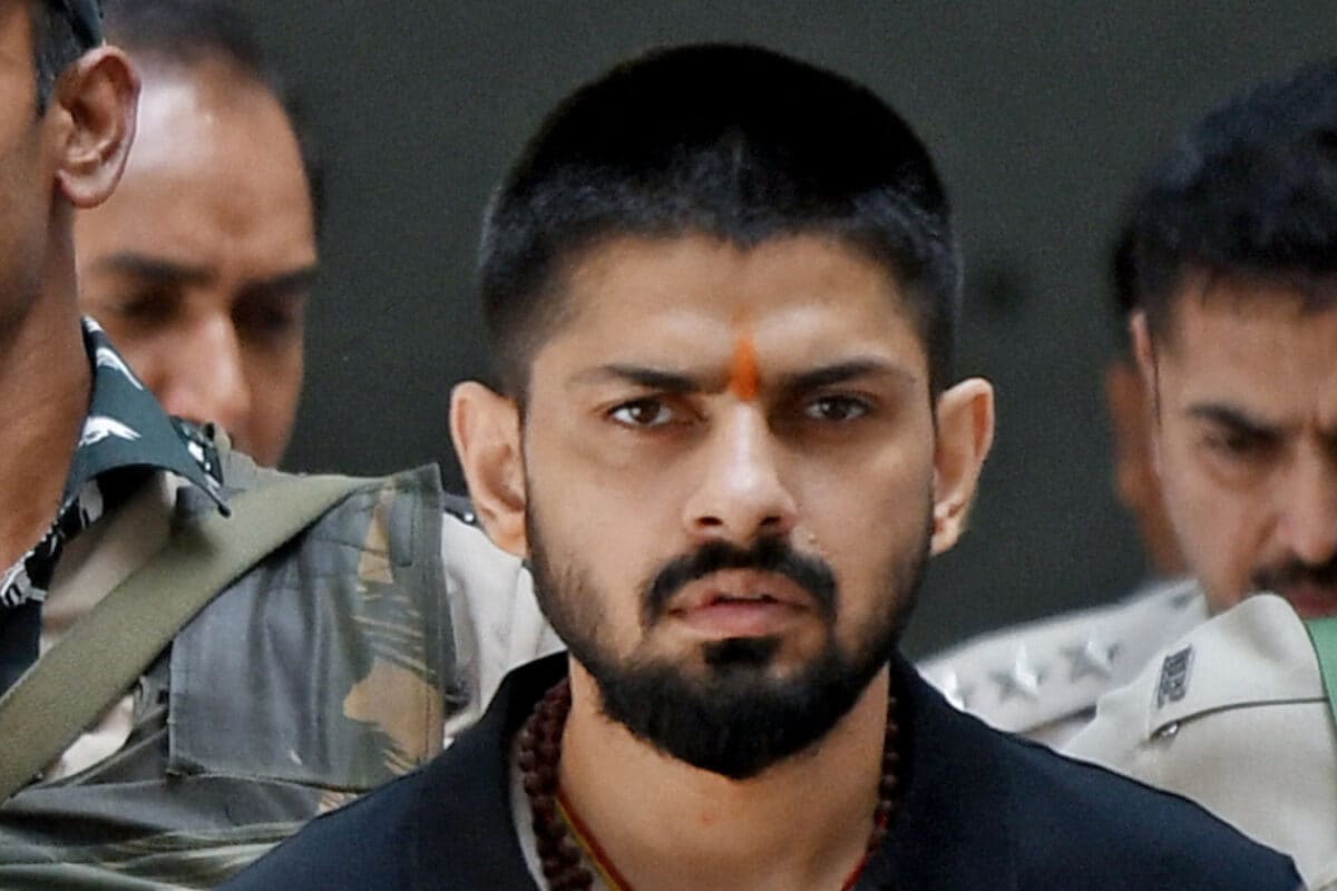 'अगली बार तेरे सिर में गोली मारेंगे', लॉरेंस बिश्नोई गैंग ने कनाडा में कराई फायरिंग, अब किसे दी धमकी?