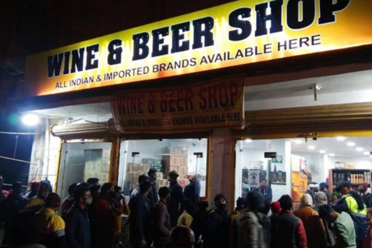 दिल्ली में शराब के शौकीनों के लिए बुरी खबर बदल गया दारू खरीदने का नियम 3 दिन तक झंझट!