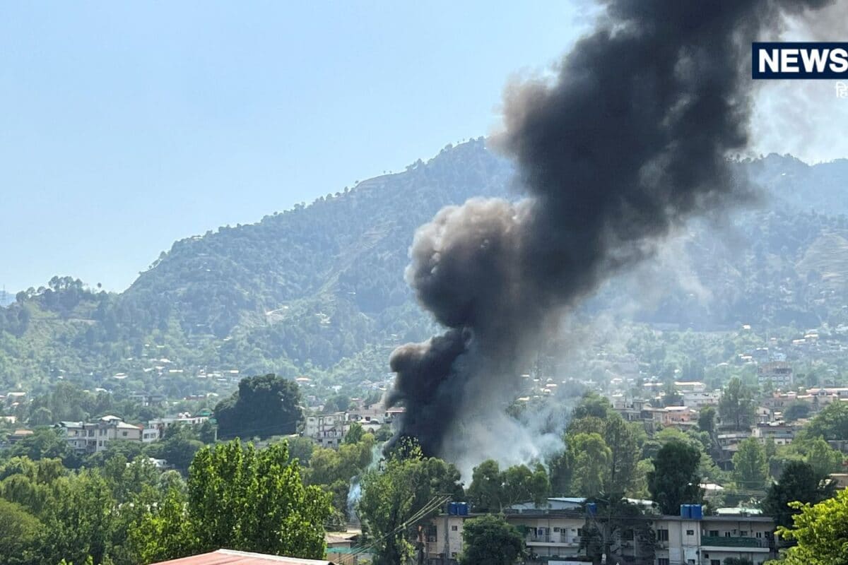 POK में पाकिस्तानी सेना का हेलिकॉप्टर क्रैश, सभी सवार लोगों की मौत, आखिर किसने मार गिराया!