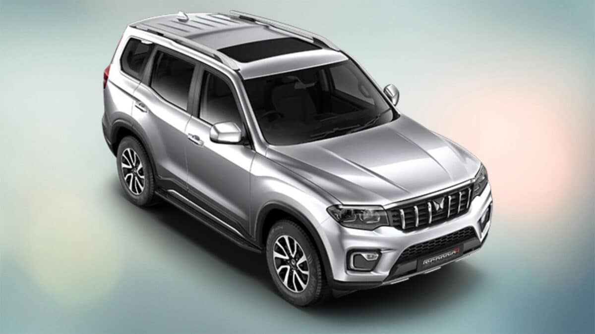 Sunroof, 6 Airbags and ADAS; People are buying this desi SUV in droves!