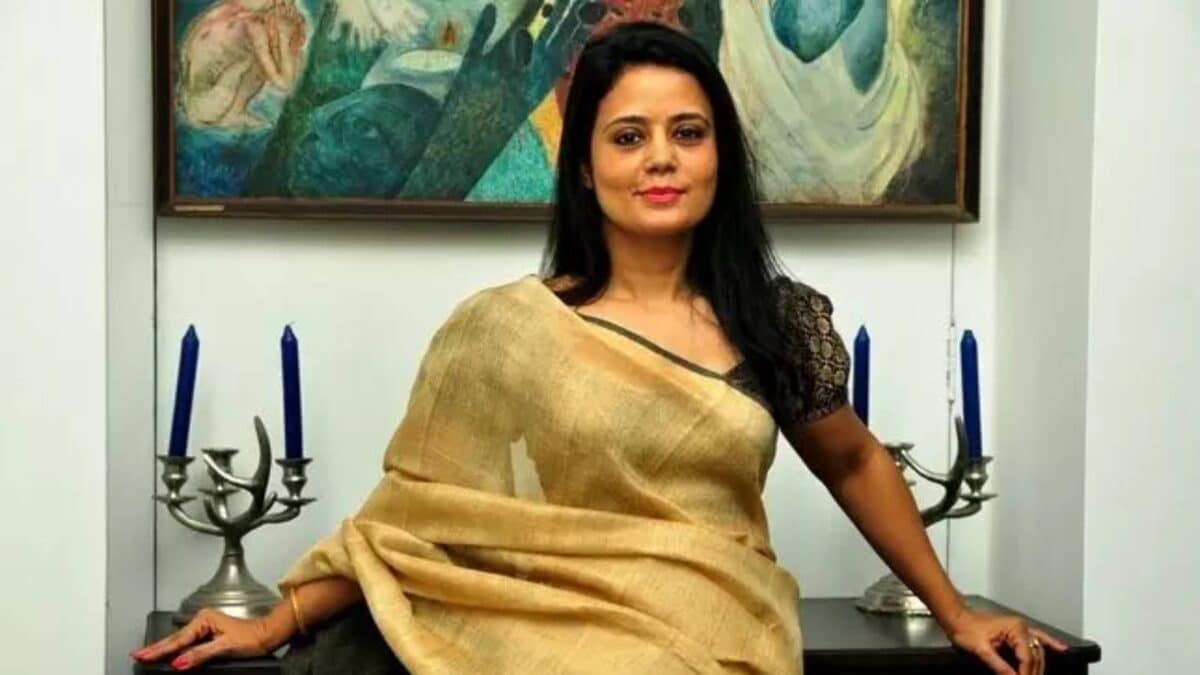 महुआ मोइत्रा ने लगाया आरोप: रात में कमरा खाली करने का आदेश