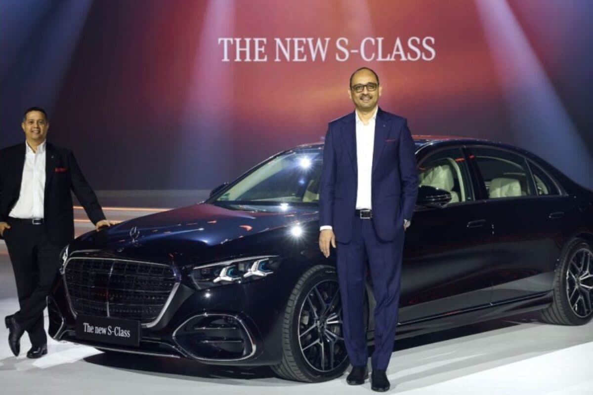 32 KM माइलेज, मसाज सीट्स और 15 एयरबैग! Mercedes ने लॉन्च किया 'चलता-फिरता किला', जानिए कीमत