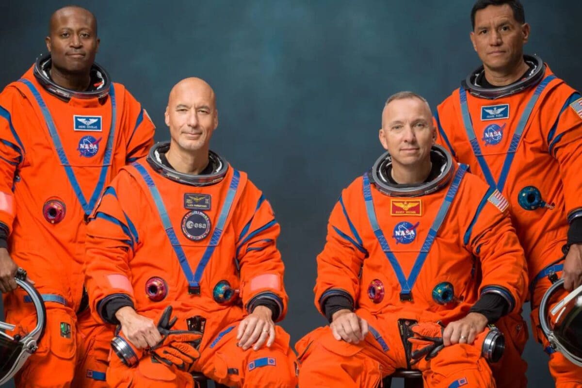 देवी के नाम पर मिशन, पर क्रू सिर्फ पुरुष; NASA ने तोड़ा चांद पर महिला उतारने का वादा? आर्टेमिस-3 मिशन पर बवाल