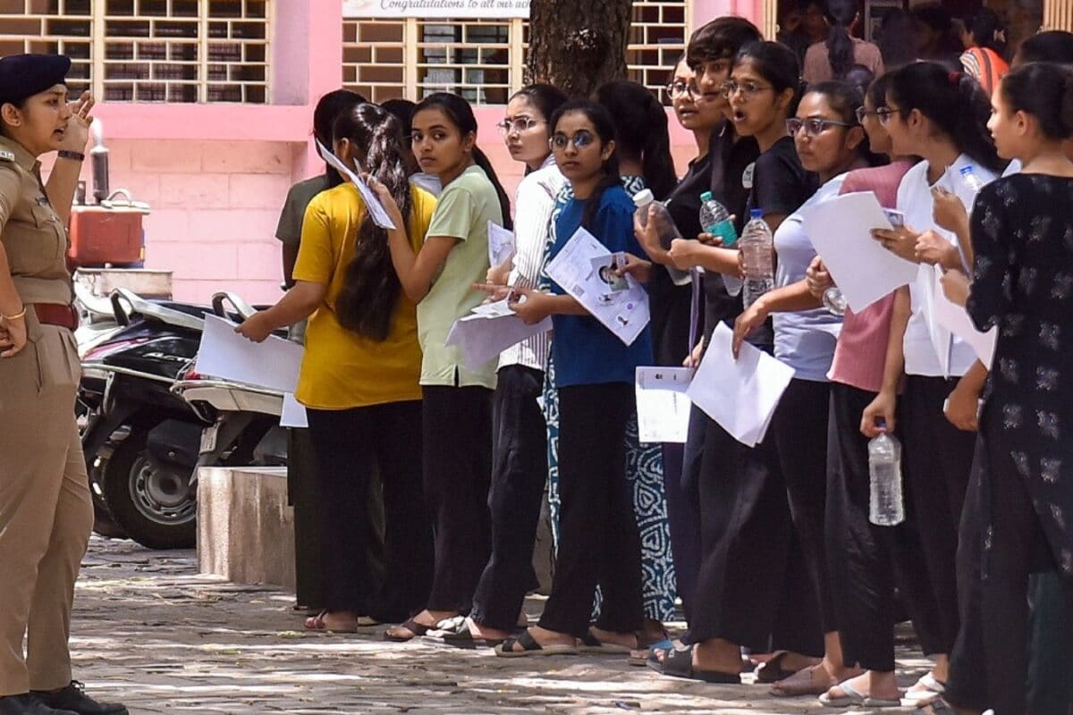 NEET RE Exam: अंडरगारमेंट्स में मोबाइल छिपाकर लाने वाली लड़की का क्‍या हुआ तीसरी बार दे रही थी परीक्षा