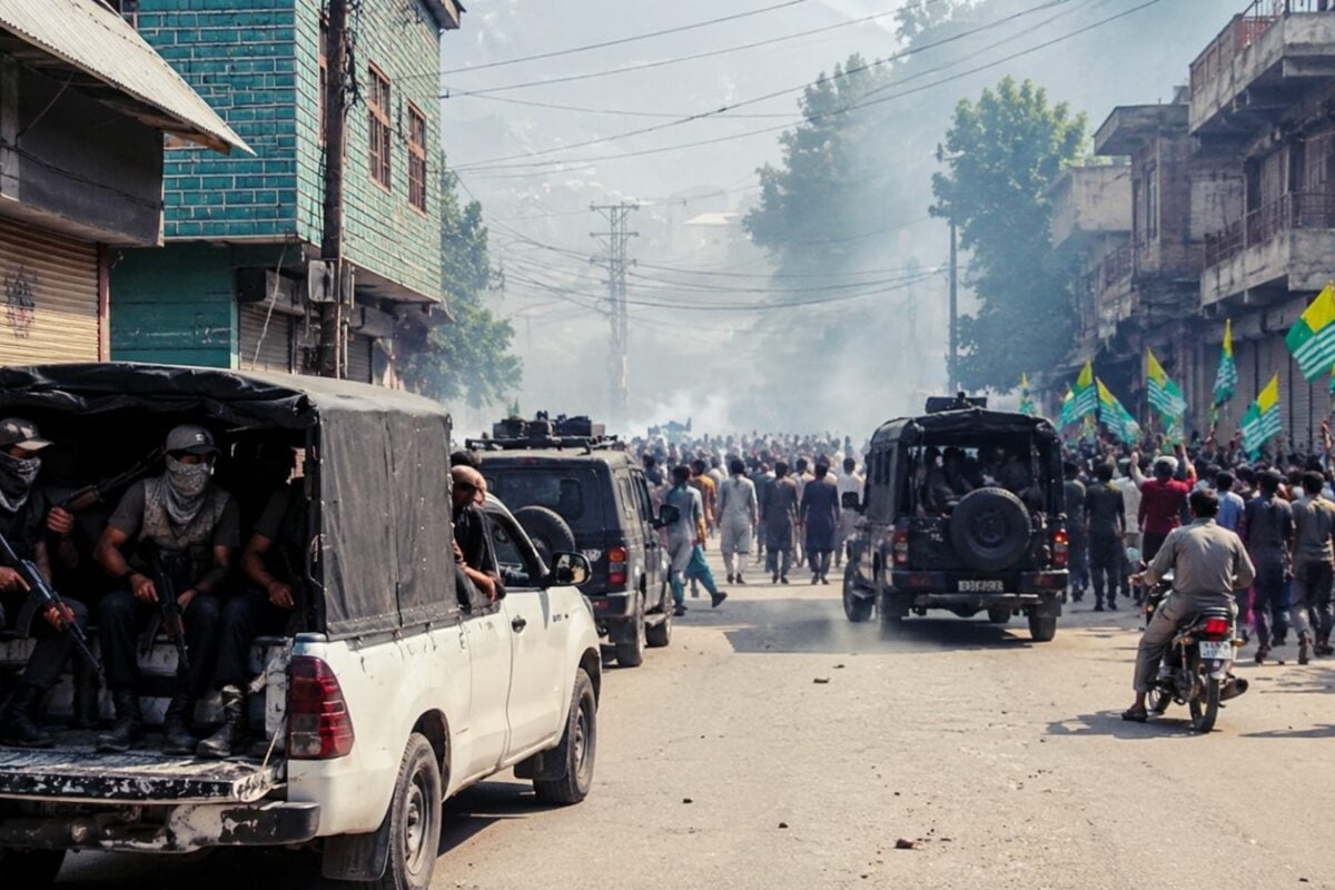 PoK पर भारत की दहाड़ से 40 घंटे तक सुन्न रहा पाकिस्तान, अब डर के मारे दिया यह गोलमोल जवाब