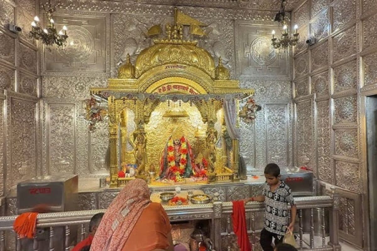 Mandir Scam: राम मंदिर के बाद अब इस शक्तिपीठ से गायब हुआ करोड़ों का सोना-चांदी, पूर्व कर्मचारी के घर से निकला खजाना