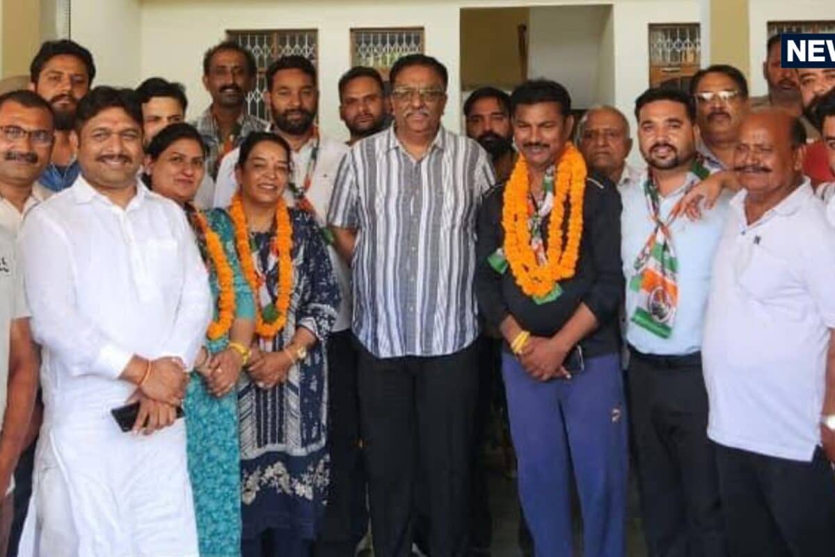 पंजाब में आम आदमी पार्टी को झटका कांग्रेस ने किया खेल दो विजयी पार्षद ने थाम लिया हाथ