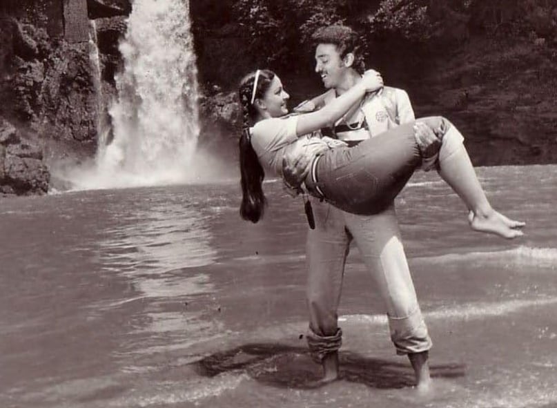 Rati Agnihotri, Ek Duuje Ke Liye, Kamal Haasan, 1981 love story Ek Duuje Ke Liye, Ek Duuje Ke Liye movie trivia, Ek Duuje Ke Liye movie, Rati Agnihotri movie Ek Duuje Ke Liye, Rati Agnihotri Kamal Haasan movie, रति अग्निहोत्री,  