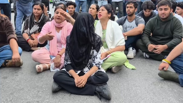 हिमाचल के संजौली में महिलाओं समेत 4 हिंदू नताओं की गिरफ्तारी पर बवाल,