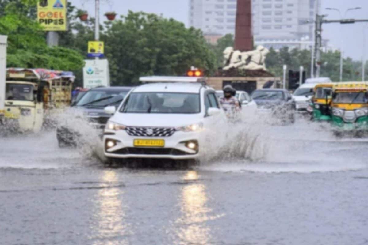 Weather in Kota And Jhunjhunu: तेज आंधी-बारिश से गर्मी से राहत, कई इलाकों में पेड़ गिरे, जलभराव और बिजली गुल