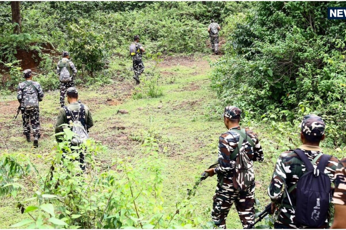 माओवादियों की खतरनाक तैयारी बेनकाब; जंगल से निकले बम, ग्रेनेड और राइफलें... खुफिया सूचना पर ताबड़तोड़ छापा