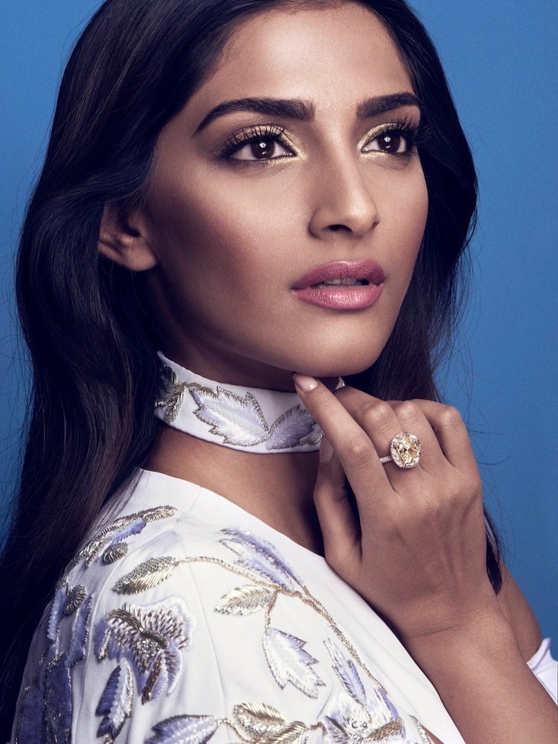 Sonam Kapoor, Sonam Kapoor Birthday, Sonam Kapoor unknown Facts, why Sonam Kapoor worked as waitress, Sonam Kapoor Wanted to become director, how Sonam Kapoor became actress, Sonam Kapoor age, Sonam Kapoor relationship, Sonam Kapoor husband, Sonam Kapoor family, सोनम कपूर, सोनम कपूर का जन्मदिन, सोनम कपूर के अज्ञात तथ्य, सोनम कपूर ने वेट्रेस के रूप में काम क्यों किया, सोनम कपूर निर्देशक बनना चाहती थीं, सोनम कपूर अभिनेत्री कैसे बनीं, सोनम कपूर की उम्र, सोनम कपूर का रिश्ता, सोनम कपूर के पति, सोनम कपूर का परिवार Sonam Kapoor, Sonam Kapoor Birthday, Sonam Kapoor unknown Facts, why Sonam Kapoor worked as waitress, Sonam Kapoor Wanted to become director, how Sonam Kapoor became actress, Sonam Kapoor age, Sonam Kapoor relationship, Sonam Kapoor husband, Sonam Kapoor family, सोनम कपूर, सोनम कपूर का जन्मदिन, सोनम कपूर के अज्ञात तथ्य, सोनम कपूर ने वेट्रेस के रूप में काम क्यों किया, सोनम कपूर निर्देशक बनना चाहती थीं, सोनम कपूर अभिनेत्री कैसे बनीं, सोनम कपूर की उम्र, सोनम कपूर का रिश्ता, सोनम कपूर के पति, सोनम कपूर का परिवार