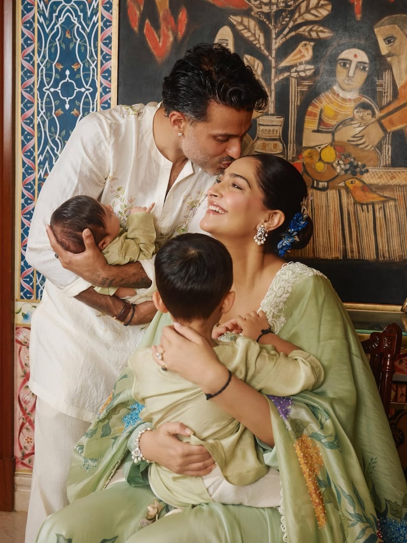Sonam Kapoor, Sonam Kapoor Birthday, Sonam Kapoor unknown Facts, why Sonam Kapoor worked as waitress, Sonam Kapoor Wanted to become director, how Sonam Kapoor became actress, Sonam Kapoor age, Sonam Kapoor relationship, Sonam Kapoor husband, Sonam Kapoor family, सोनम कपूर, सोनम कपूर का जन्मदिन, सोनम कपूर के अज्ञात तथ्य, सोनम कपूर ने वेट्रेस के रूप में काम क्यों किया, सोनम कपूर निर्देशक बनना चाहती थीं, सोनम कपूर अभिनेत्री कैसे बनीं, सोनम कपूर की उम्र, सोनम कपूर का रिश्ता, सोनम कपूर के पति, सोनम कपूर का परिवार Sonam Kapoor, Sonam Kapoor Birthday, Sonam Kapoor unknown Facts, why Sonam Kapoor worked as waitress, Sonam Kapoor Wanted to become director, how Sonam Kapoor became actress, Sonam Kapoor age, Sonam Kapoor relationship, Sonam Kapoor husband, Sonam Kapoor family, सोनम कपूर, सोनम कपूर का जन्मदिन, सोनम कपूर के अज्ञात तथ्य, सोनम कपूर ने वेट्रेस के रूप में काम क्यों किया, सोनम कपूर निर्देशक बनना चाहती थीं, सोनम कपूर अभिनेत्री कैसे बनीं, सोनम कपूर की उम्र, सोनम कपूर का रिश्ता, सोनम कपूर के पति, सोनम कपूर का परिवार