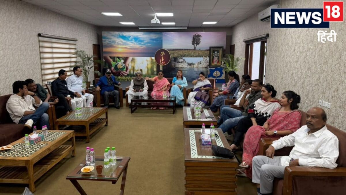 ममता के बागी सांसदों की आ गई पहली तस्वीर, देखें भूपेंद्र यादव के घर कौन-कौन पहुंचा ममता के बागी सांसदों की आ गई पहली तस्वीर, देखें भूपेंद्र यादव के घर कौन-कौन पहुंचा