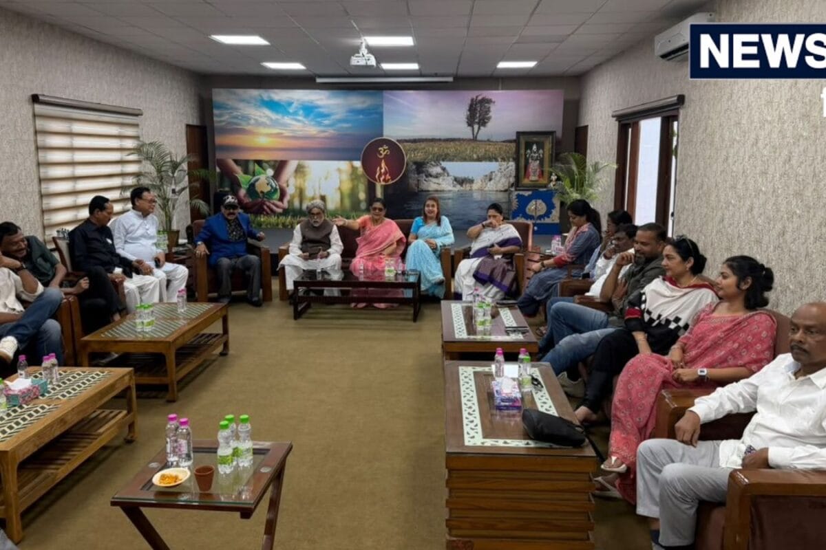 ममता के बागी सांसदों की आ गई पहली तस्‍वीर, देखें भूपेंद्र यादव के घर कौन-कौन पहुंचा