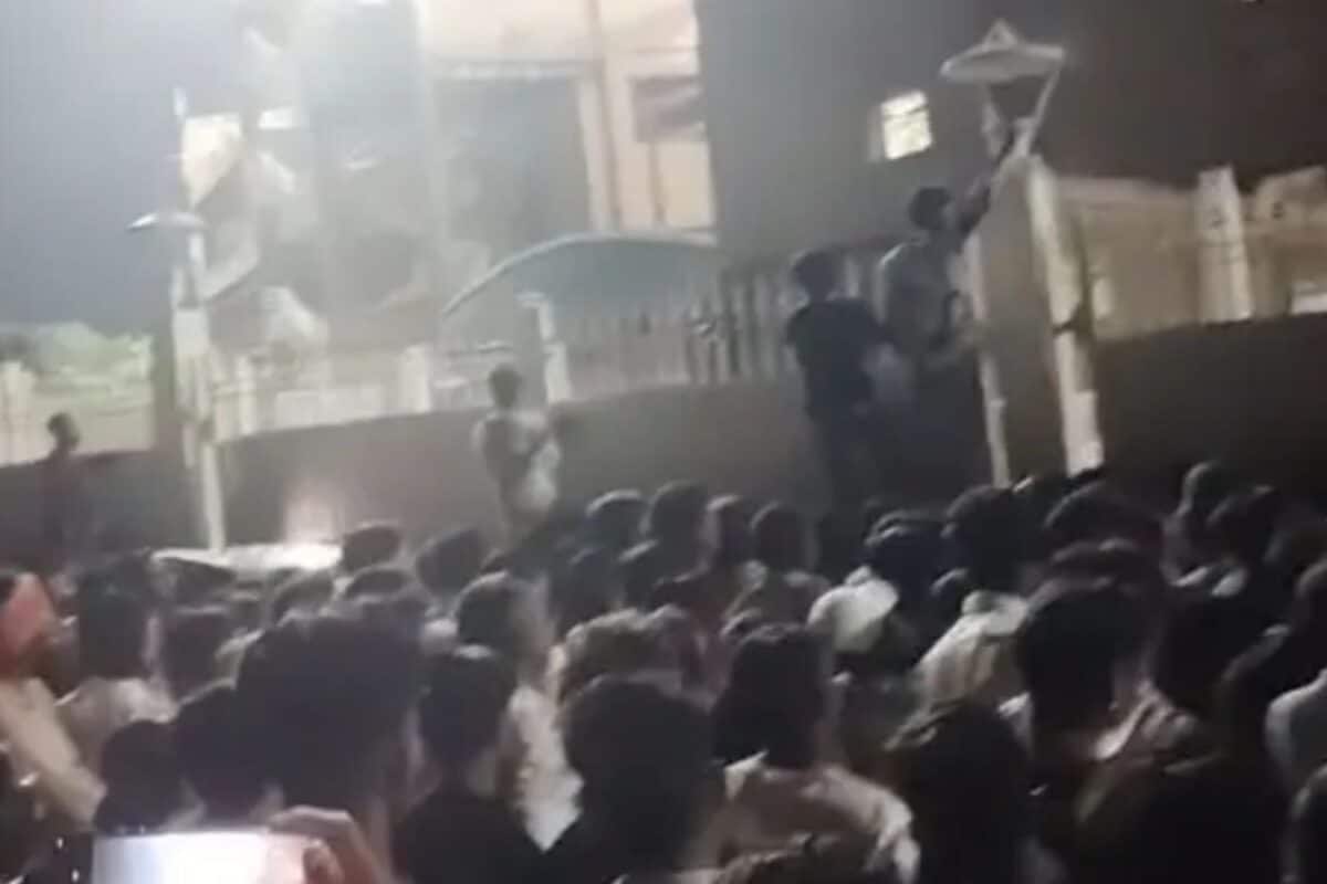 JT20 फाइनल में JSCA स्टेडियम के वेस्ट गेट पर भगदड़, कई घायल, अस्पातल में किए गए भर्ती