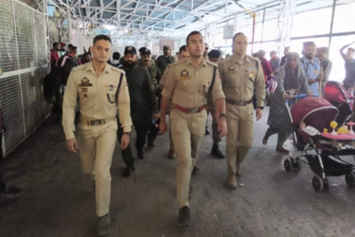जम्मू-कश्मीर: एसएसपी ने वैष्णो देवी यात्रा मार्ग और भवन क्षेत्र का पैदल चलकर लिया सुरक्षा का जायजा