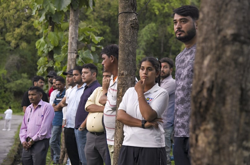 Manu Bhaker, Manu Bhaker cry on Jaspal rana Manu Bhaker coach dies, Manu Bhaker coach Jaspal rana, Manu Bhaker coach Jaspal rana dies, Jaspal rana death, Jaspal rana dead body kashi, Jaspal rana dead body Varanasi, Jaspal rana death news, Manu Bhaker death news, मनु भाकर, मनु भाकर कोच निधन, जसपाल राणा, जसपाल राणा निधन Manu Bhaker, Manu Bhaker cry on Jaspal rana Manu Bhaker coach dies, Manu Bhaker coach Jaspal rana, Manu Bhaker coach Jaspal rana dies, Jaspal rana death, Jaspal rana dead body kashi, Jaspal rana dead body Varanasi, Jaspal rana death news, Manu Bhaker death news, मनु भाकर, मनु भाकर कोच निधन, जसपाल राणा, जसपाल राणा निधन