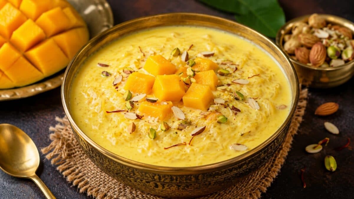 आम का शेक और आइसक्रीम छोड़िए, इस बार बनाएं ठंडी-ठंडी मैंगो खीर! जानिए रेसिपी