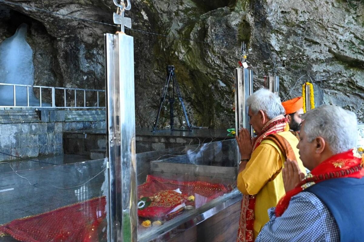 बाबा बर्फानी के दर्शनों के लिए हो जाओ तैयार अमरनाथ की पहली पूजा पूरी कब से शुरू हो रही यात्रा