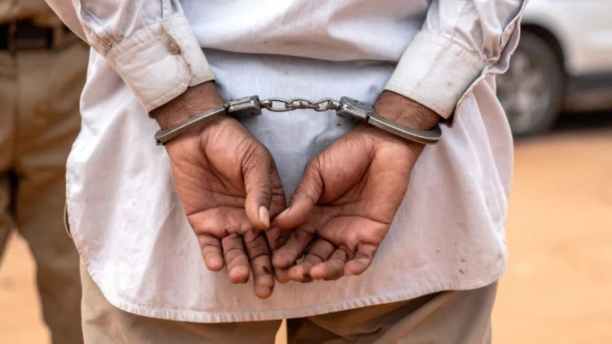 पहले इंस्पेक्टर, अब IPS अरेस्ट… 5000Cr. के नकली दवा रैकेट केस में CBI ने किसी को नहीं बख्शा, हुआ एक्शन पहले इंस्पेक्टर, अब IPS अरेस्ट… 5000Cr. के नकली दवा रैकेट केस में CBI ने किसी को नहीं बख्शा, हुआ एक्शन