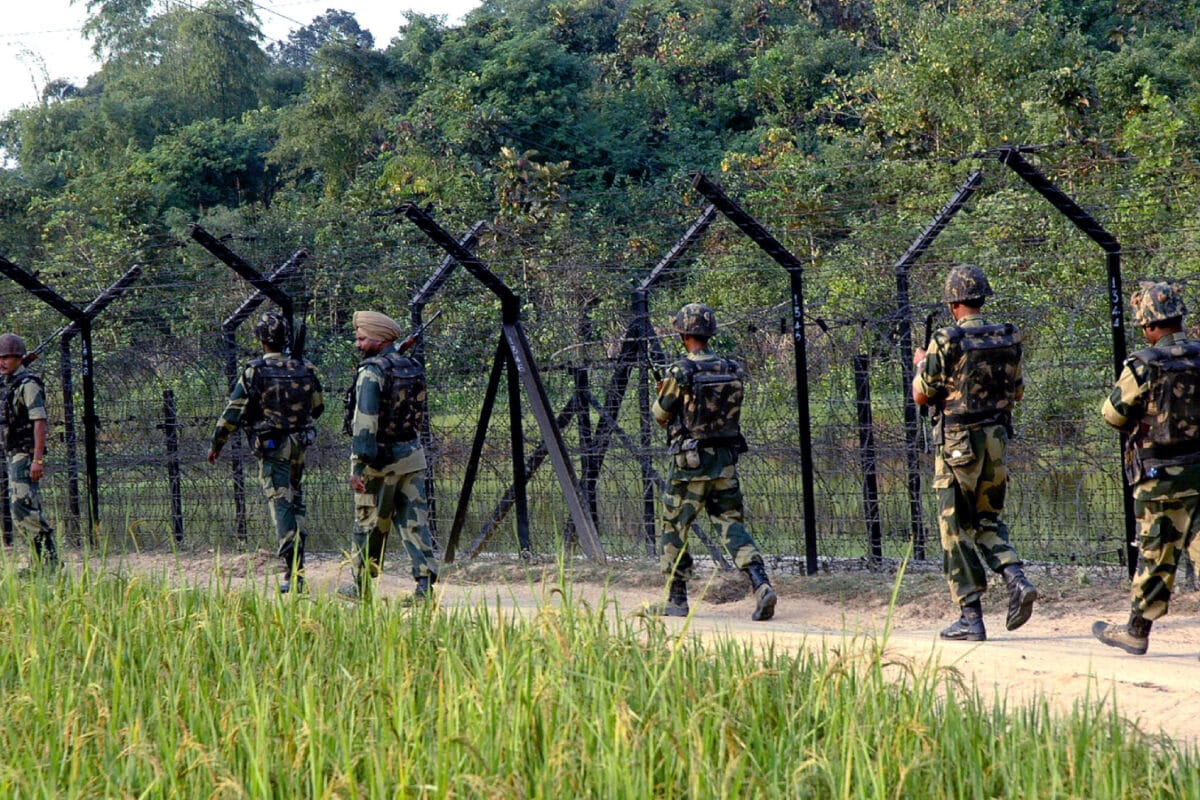 भारत-बांग्लादेश बॉर्डर पर घमासान, अपने ही लोगों से मुंह मोड़ रही BGB, BSF ने घुसपैठ के मंसूबों को किया चकनाचूर