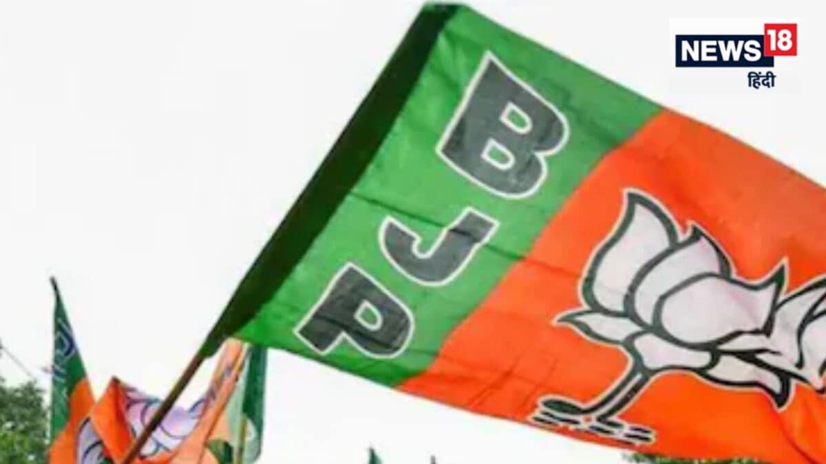 दिल्ली में संग्राम, उधर बंद कमरे में गुप्त मुलाकात, क्या 27 में यूपी का किला फतह करने के लिए एक मंच पर आएंगे ये 4 दिगग्ज? दिल्ली में संग्राम, उधर बंद कमरे में गुप्त मुलाकात, क्या 27 में यूपी का किला फतह करने के लिए एक मंच पर आएंगे ये 4 दिगग्ज?