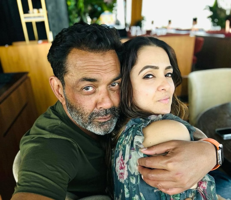 bobby deol mother