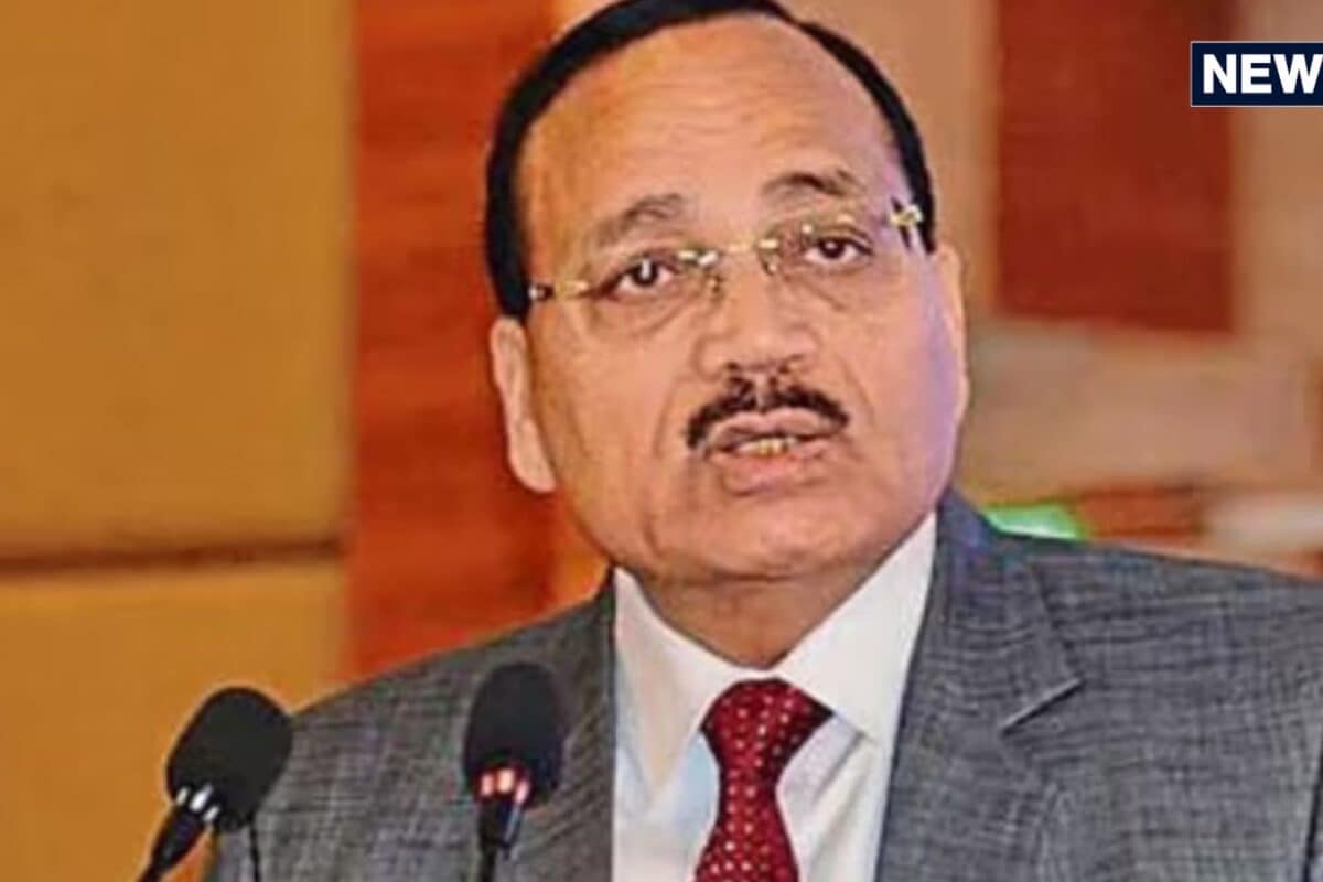 CJI सूर्यकांत ने कॉक्रोच के बाद परजीवी किसे कहा