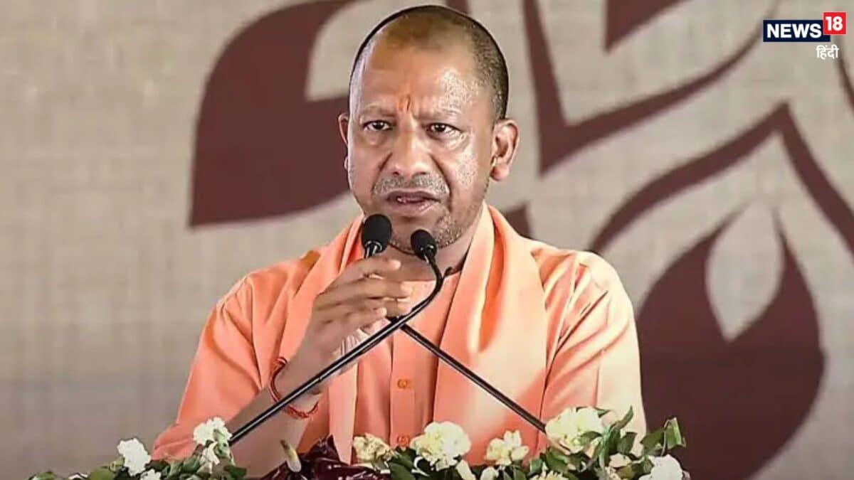 राम मंदिर पर कांग्रेस को बोलने का कोई हक नहीं… प्रतापगढ़ में सीएम योगी, सपा को भी घेरा राम मंदिर पर कांग्रेस को बोलने का कोई हक नहीं… प्रतापगढ़ में सीएम योगी, सपा को भी घेरा