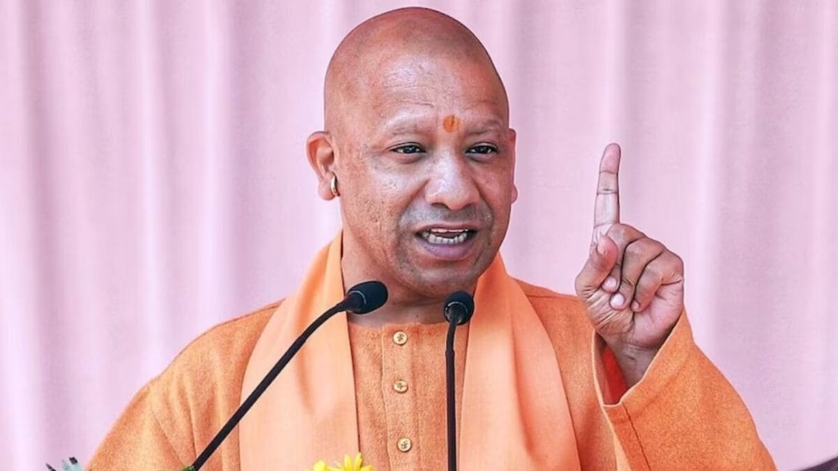 CM Yogi Adityanath Hamirpur: हमीरपुर में सीएम योगी ने दी 636 करोड़ रुपये की सौगात, विकास की रफ्तार हुई तेज CM Yogi Adityanath Hamirpur: हमीरपुर में सीएम योगी ने दी 636 करोड़ रुपये की सौगात, विकास की रफ्तार हुई तेज