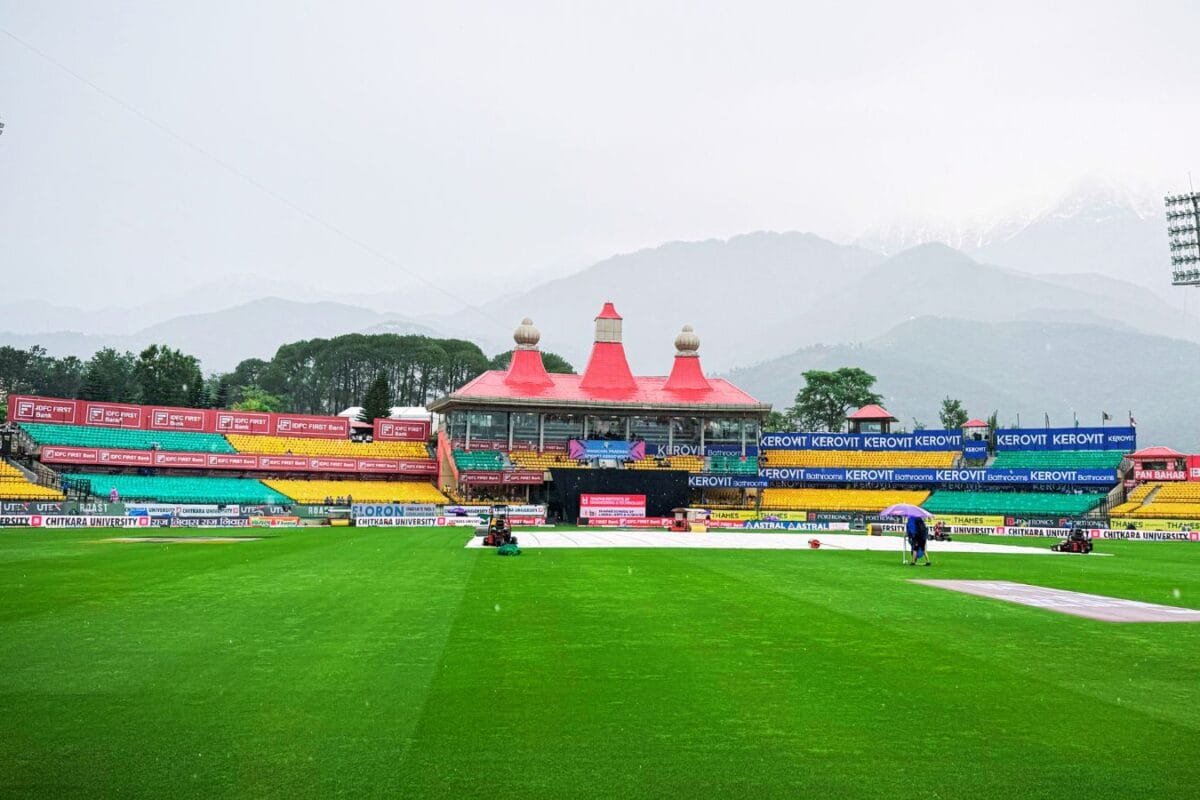IND vs AFG Live Score: बारिश की वजह से टॉस में देरी, क्या आज मैच हो पाएगा पूरा, रोहित शर्मा की वापसी का इंतजार