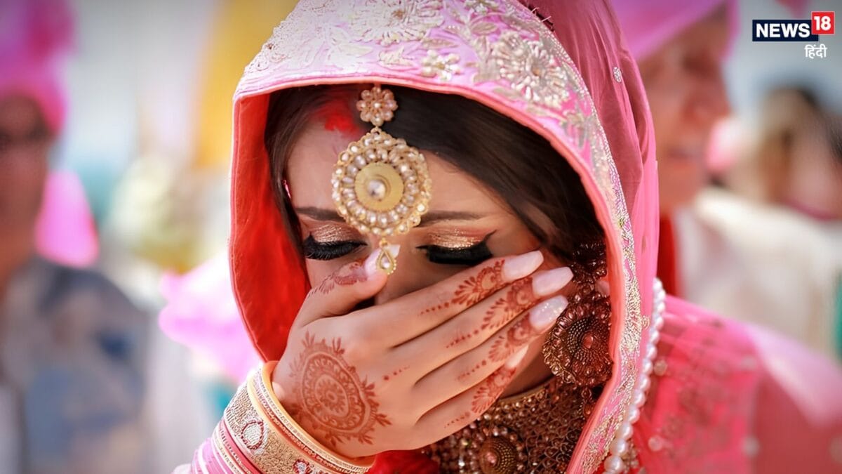 ‘शादी करवा देंगे’ कहकर ठगते थे लोग, झांसी पुलिस ने साइबर गैंग का किया पर्दाफाश ‘शादी करवा देंगे’ कहकर ठगते थे लोग, झांसी पुलिस ने साइबर गैंग का किया पर्दाफाश