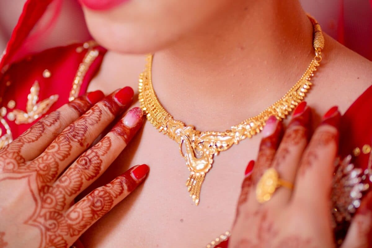 Gold Prediction : सोना खरीदना है तो जल्‍दी करें 6 महीने में 40 फीसदी बढ़ने वाली है कीमत होगा 2 लाख के पार