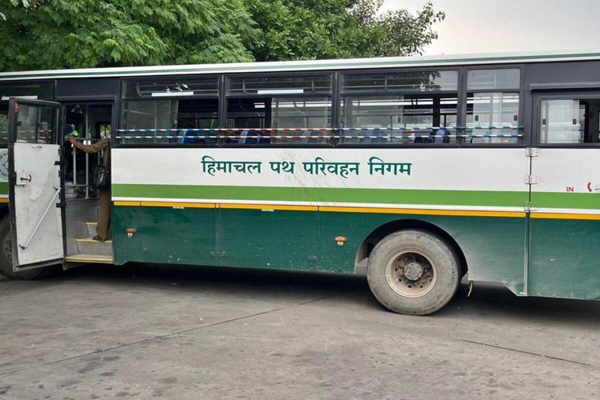 ‘व्हाट्सऐप पर निजी बातचीत सार्वजनिक आलोचना नहीं’ HRTC कंडक्टर की बर्खास्तगी का आदेश खारिज HC ने किया बहाल