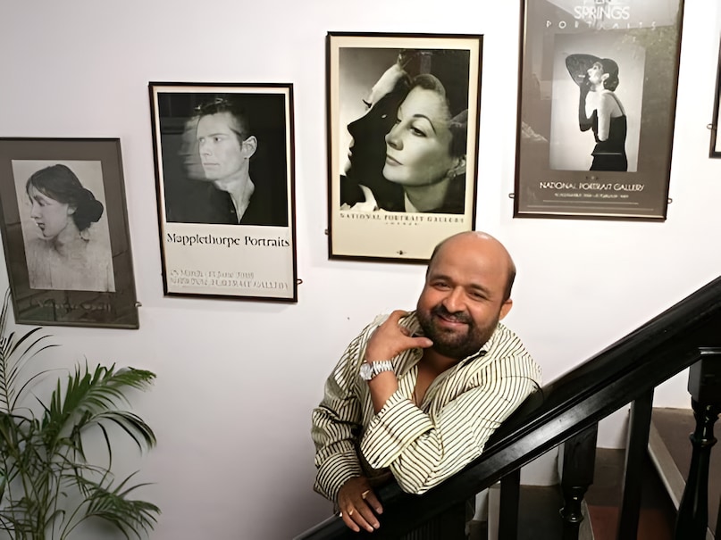 Sameer Anjaan, Sameer Anjaan incomplete love story, Sameer Anjaan hit Songs, Sameer Anjaan told story of his 17 years of incomplete love to his wife on suhagraat, Sameer Anjaan wife Anita Pandey, समीर अंजान, समीर अंजान की अधूरी प्रेम कहानी, समीर अंजान के हिट गाने, समीर अंजान ने सुहागरात पर अपनी पत्नी को सुनाई अपने 17 साल के अधूरे प्यार की कहानी, समीर अंजान की पत्नी अनीता पांडे