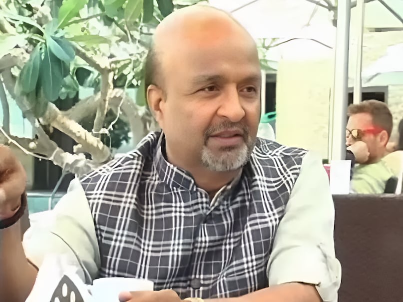 Sameer Anjaan, Sameer Anjaan incomplete love story, Sameer Anjaan hit Songs, Sameer Anjaan told story of his 17 years of incomplete love to his wife on suhagraat, Sameer Anjaan wife Anita Pandey, समीर अंजान, समीर अंजान की अधूरी प्रेम कहानी, समीर अंजान के हिट गाने, समीर अंजान ने सुहागरात पर अपनी पत्नी को सुनाई अपने 17 साल के अधूरे प्यार की कहानी, समीर अंजान की पत्नी अनीता पांडे
