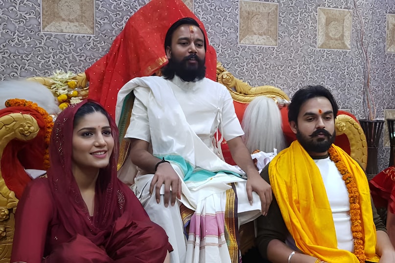 Sapna Choudhary, Sapna Choudhary husband Veer Sahu, Who is Sapna Choudhary husband Veer Sahu, Sapna Choudhary claims domestic violence against husband veer sahu, Sapna Choudhary and veer sahu love story, Sapna Choudhary and veer sahu Secret wedding, सपना चौधरी, सपना चौधरी के पति वीर साहू, सपना चौधरी के पति वीर साहू कौन हैं, सपना चौधरी ने पति वीर साहू पर घरेलू हिंसा का दावा किया, सपना चौधरी और वीर साहू की प्रेम कहानी, सपना चौधरी और वीर साहू की गुप्त शादी