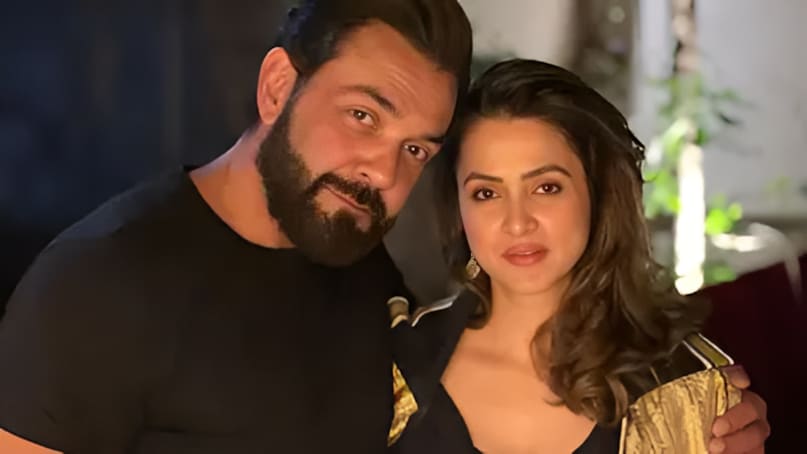 Bobby Deol, Bobby Deol news, Bobby Deol and Prakash Kaur, Prakash Kaur Totally grounded, Bobby Deol-Dharmendra, Prakash Kaur is Totally grounded never got into Dharmendra fame glory, Bobby Deol on his wife, बॉबी देओल, बॉबी देओल से जुड़ी खबरें, बॉबी देओल और प्रकाश कौर, प्रकाश कौर ज़मीन से जुड़ी महिला हैं, बॉबी देओल-धर्मेंद्र, प्रकाश कौर हमेशा सादगी से रहीं और धर्मेंद्र की शोहरत या चकाचौंध से दूर रहीं, बॉबी देओल अपनी पत्नी के बारे में