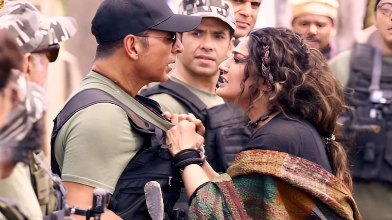 Akshay Kumar, Akshay Kumar Welcome to the Jungle, Akshay Kumar on flop actor dialogue in Welcome to the Jungle trailer, Akshay Kumar on Raveena Tandon, Welcome to the Jungle release date, अक्षय कुमार, अक्षय कुमार की वेलकम टू द जंगल, वेलकम टू द जंगल के ट्रेलर में फ्लॉप एक्टर वाले डायलॉग पर अक्षय कुमार, रवीना टंडन पर अक्षय कुमार, वेलकम टू द जंगल की रिलीज डेट Akshay Kumar, Akshay Kumar Welcome to the Jungle, Akshay Kumar on flop actor dialogue in Welcome to the Jungle trailer, Akshay Kumar on Raveena Tandon, Welcome to the Jungle release date, अक्षय कुमार, अक्षय कुमार की वेलकम टू द जंगल, वेलकम टू द जंगल के ट्रेलर में फ्लॉप एक्टर वाले डायलॉग पर अक्षय कुमार, रवीना टंडन पर अक्षय कुमार, वेलकम टू द जंगल की रिलीज डेट