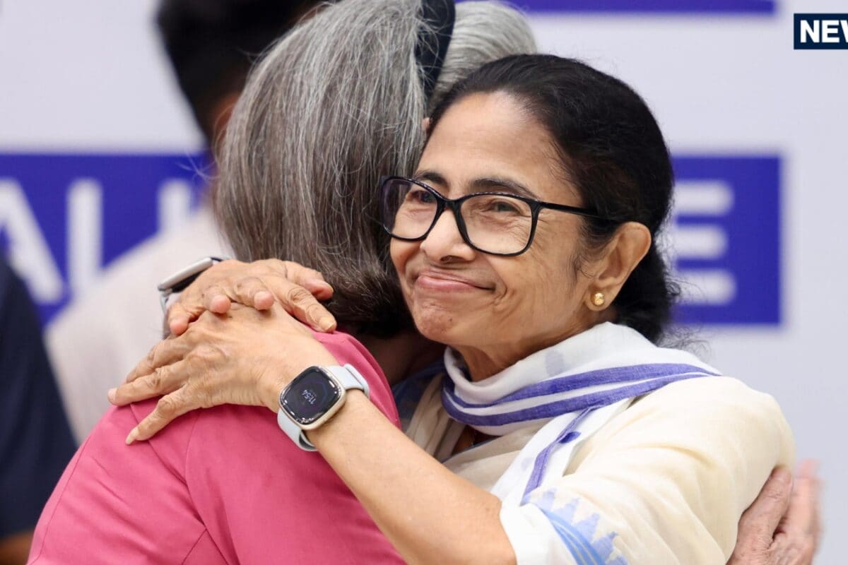 INDIA Alliance Meeting Today LIVE: सोनिया गांधी की शरण में ममता बनर्जी, इंडिया गठबंधन की बैठक में UP चुनाव की भी दिखी झलक, अखिलेश का बढ़ा कद
