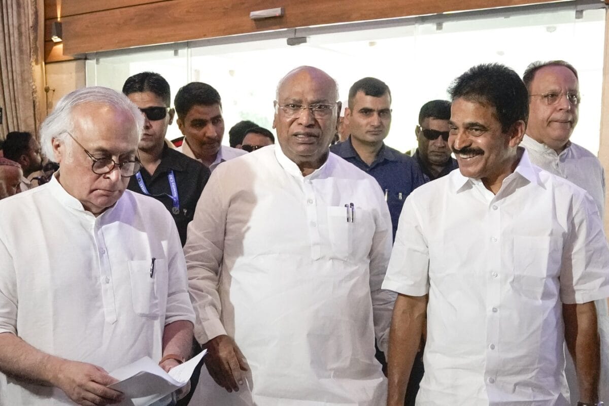 स्वयंभू चाणक्य, 17 अप्रैल… कांग्रेस के जयराम रमेश ने आखिर अम‍ित शाह के ल‍िए क्‍यों क‍िया ऐसी भाषा का इस्‍तेमाल?