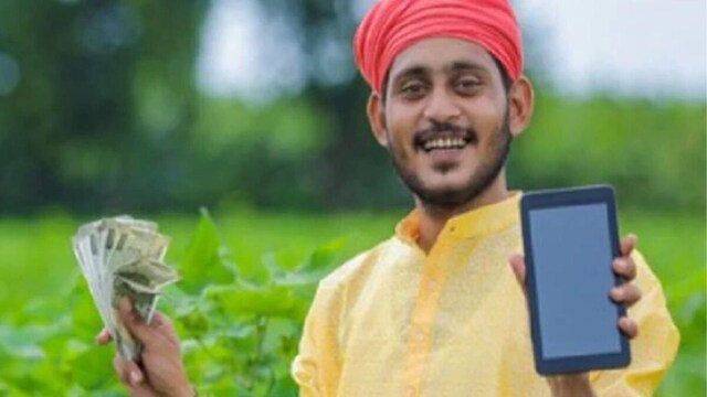 मंच पर पहुंचे PM मोदी, थोड़ी देर में खाता में आएगा पीएम किसान का पैसा