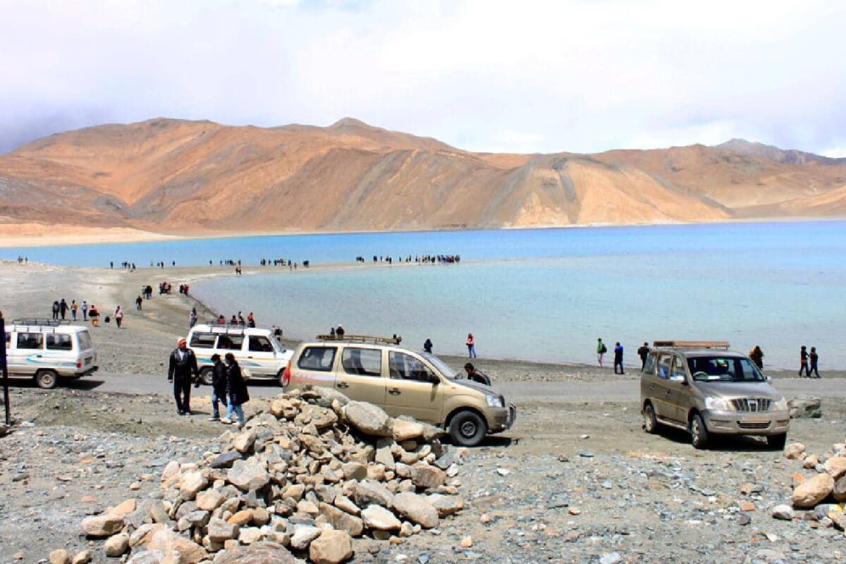 लद्दाख घूमने जाने से पहले पढ़ लें 4 पर्यटकों पर लगा 2 लाख रुपये का जुर्माना ये है वजह