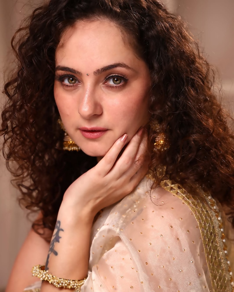 lovina tandon, lovina tandon casting couch, lovina tandon jodha akbar, jodha akbar lovina tandon, लवीना टंडन, रुकैया बेगम