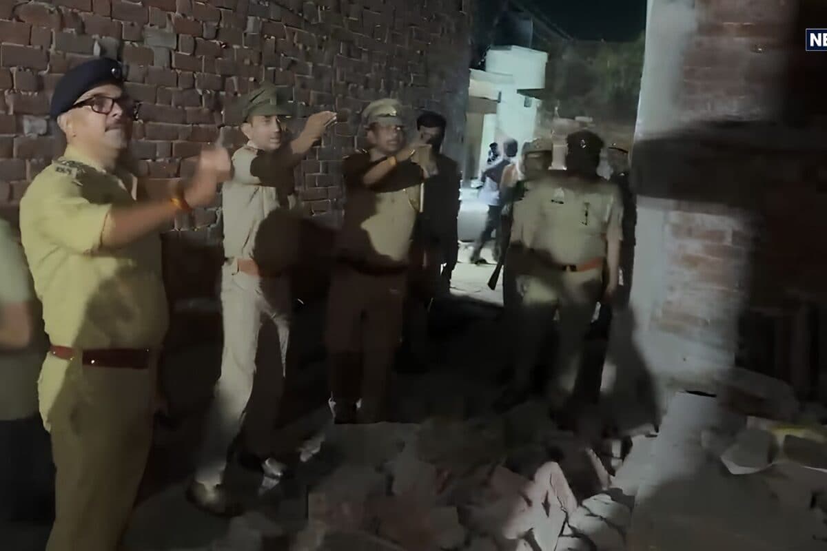 लखनऊ में बड़ा हादसा: मोहर्रम जुलूस देख रहे थे लोग, अचानक ढहा छज्जा, 2 बच्चों की गई जान