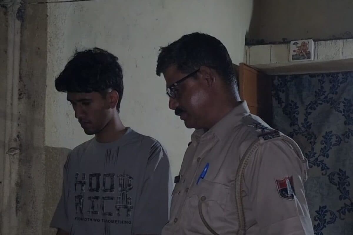 RE-NEET से पहले मचा हड़कंप! 4 हजार में बिक रहा था 'लीक पेपर', भीलवाड़ा पुलिस ने मारा छापा तो सामने आया बड़ा खेल
