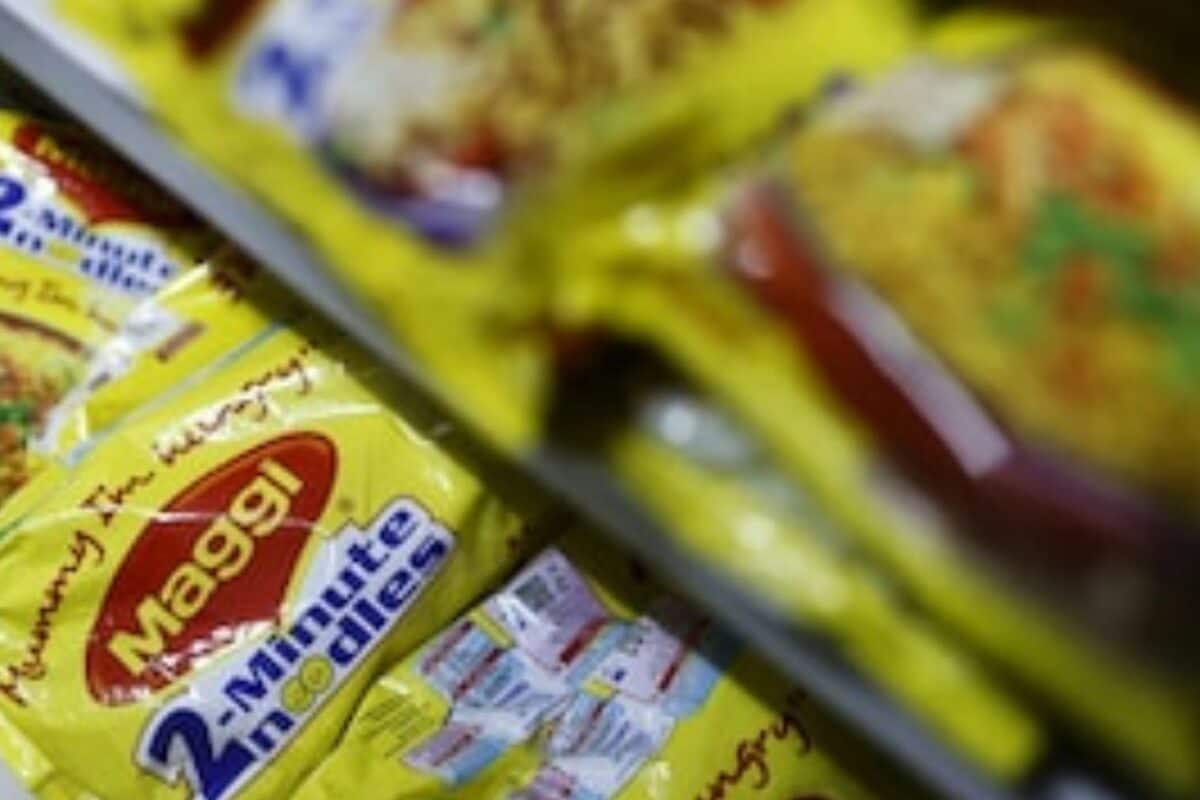 Maggi Row : मैगी पर फिर लगा आरोप इस बार पैकेट में कीड़े मिलने की शिकायत नोटिस के बाद कंपनी ने दी सफाई
