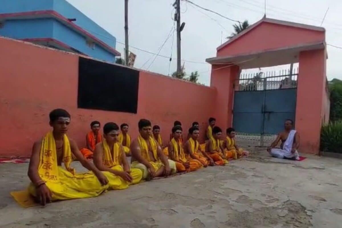छुट्टियों में सीखें 'देवभाषा', महिषी में बच्चों को संस्कृत, संस्कार और संस्कृति सिखाने की प्रेरणादायक पहल, शुरू हुआ जागृति अभियान